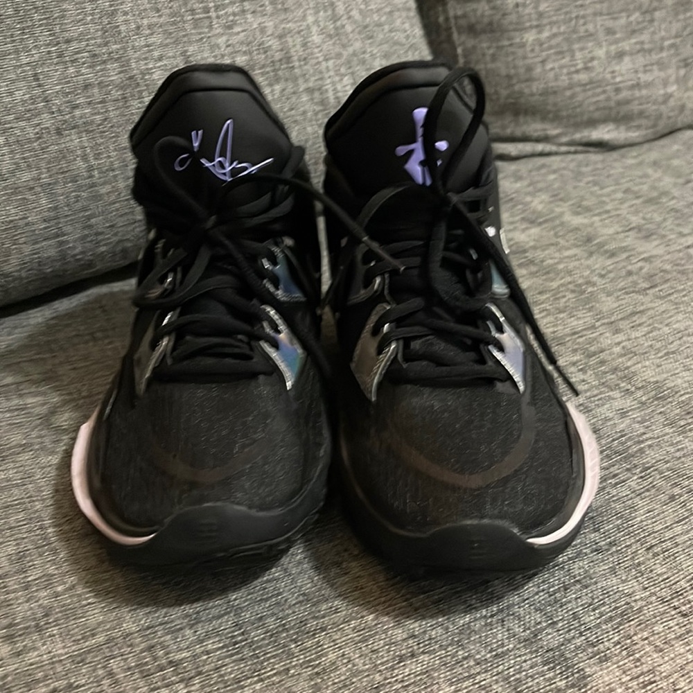 Nike Kyrie infinity boys/women Y6/ W7